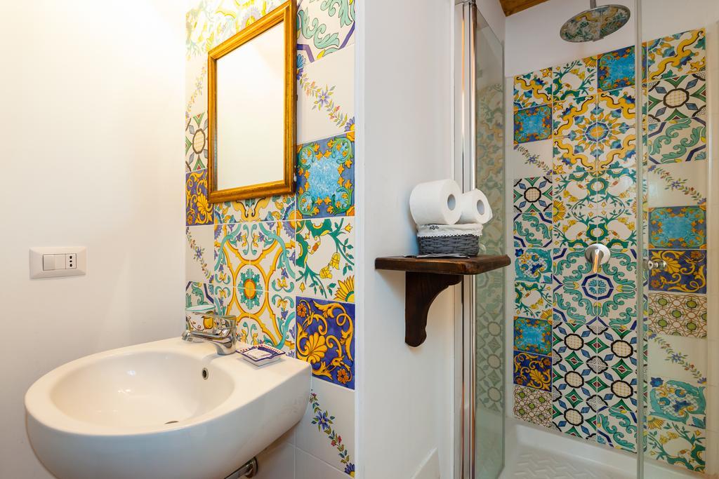 Don Pedro Rooms Vicere Di Toledo In The City Center Neapel Exterior foto