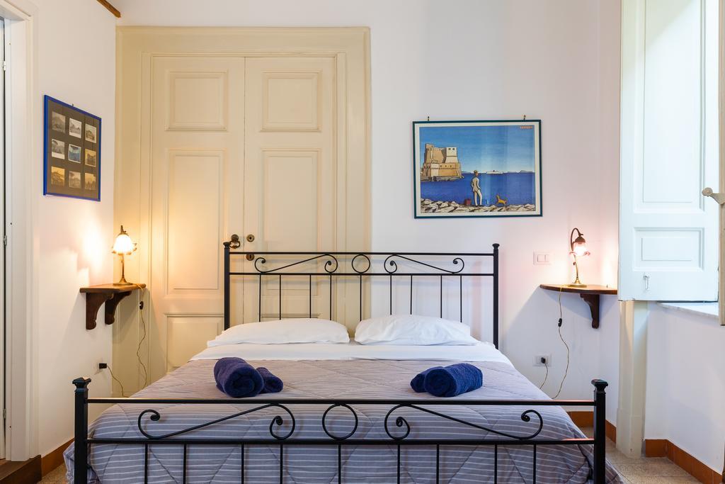 Don Pedro Rooms Vicere Di Toledo In The City Center Neapel Exterior foto