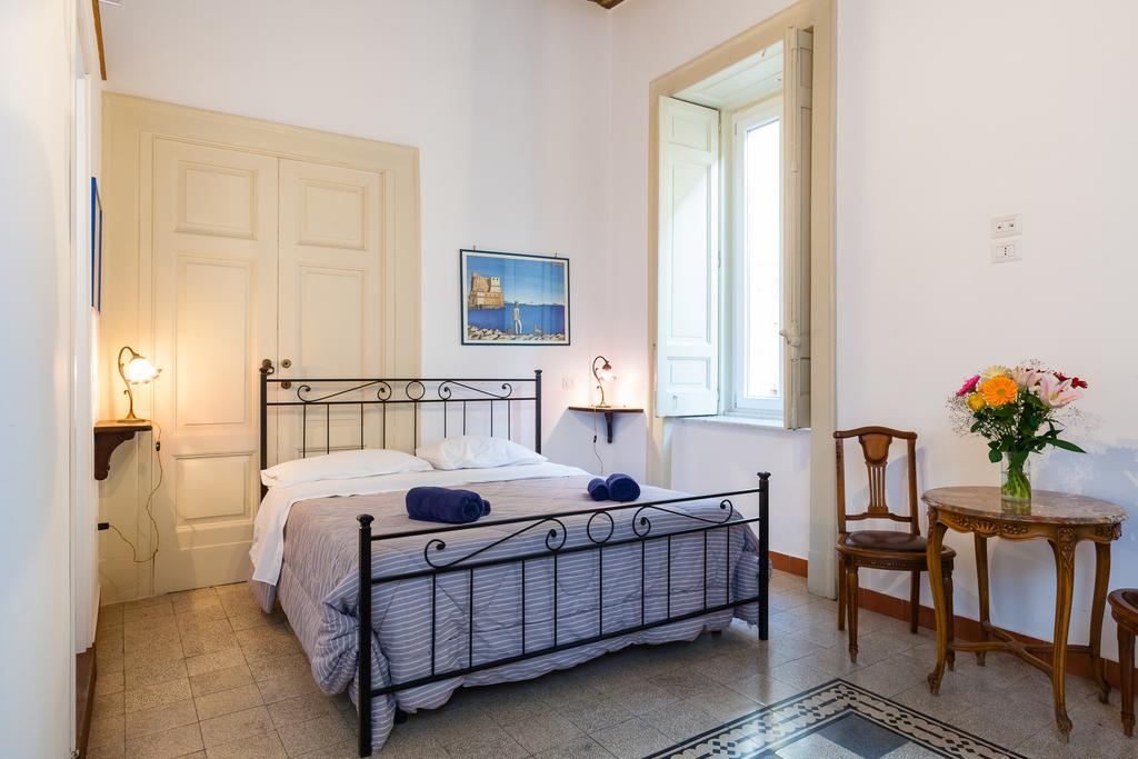 Don Pedro Rooms Vicere Di Toledo In The City Center Neapel Exterior foto