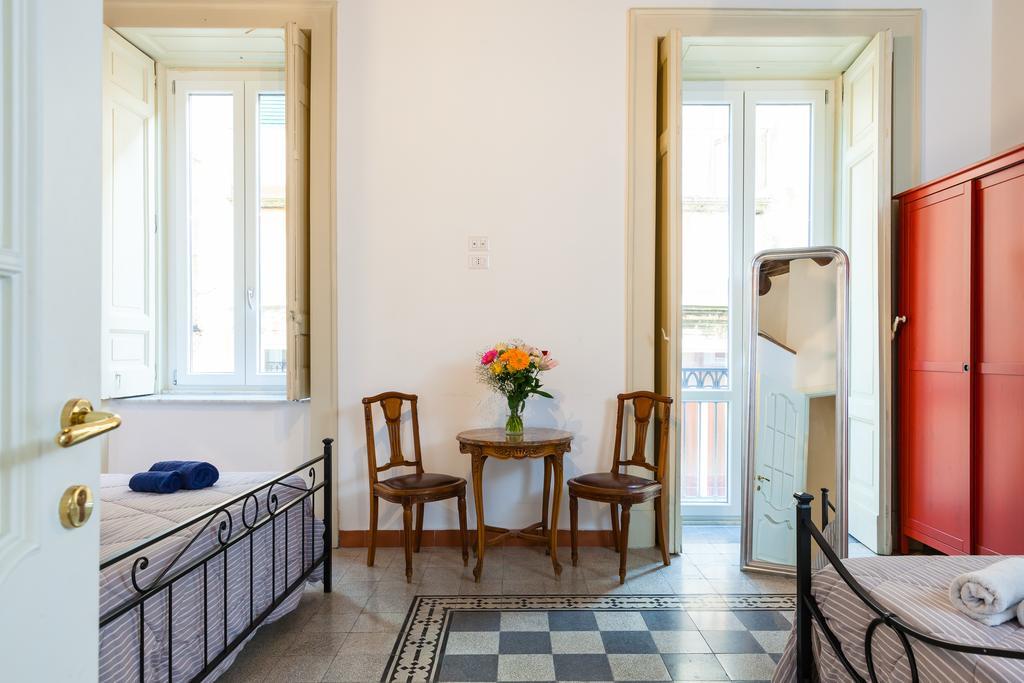 Don Pedro Rooms Vicere Di Toledo In The City Center Neapel Exterior foto