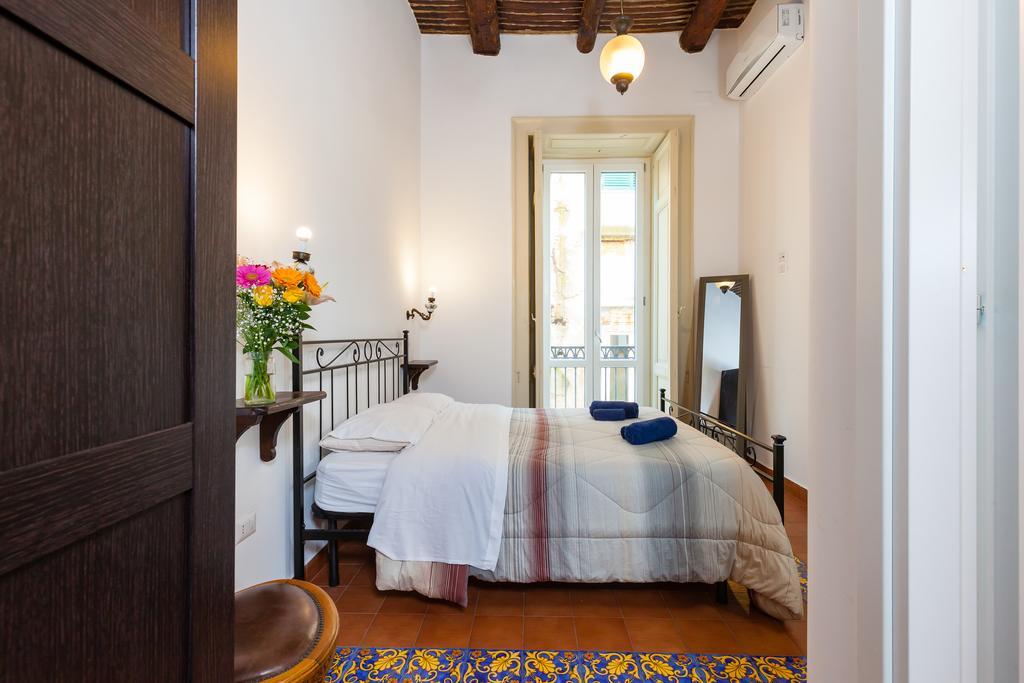 Don Pedro Rooms Vicere Di Toledo In The City Center Neapel Exterior foto