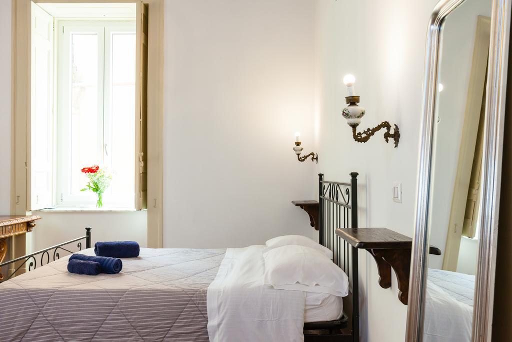 Don Pedro Rooms Vicere Di Toledo In The City Center Neapel Exterior foto