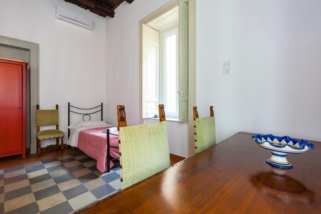 Don Pedro Rooms Vicere Di Toledo In The City Center Neapel Exterior foto