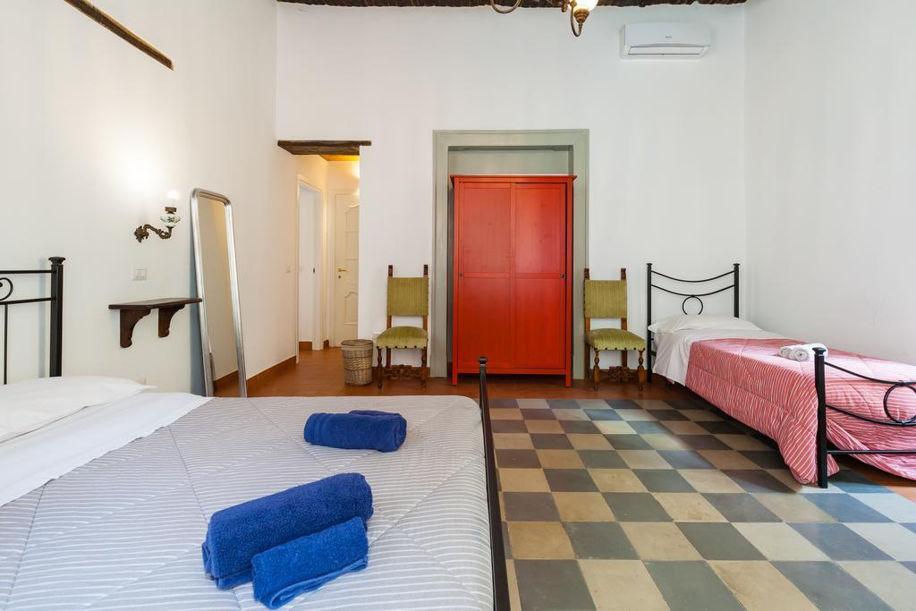 Don Pedro Rooms Vicere Di Toledo In The City Center Neapel Exterior foto