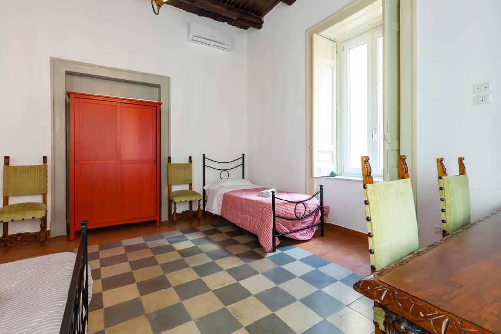 Don Pedro Rooms Vicere Di Toledo In The City Center Neapel Exterior foto